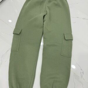 Zara girls 13-14 cargo sweatpants. 
Worn once
Perfect conditions